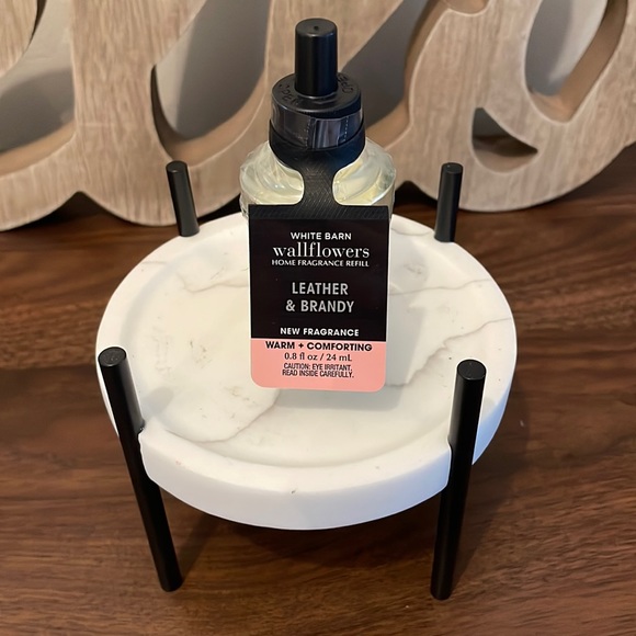 Bath & Body Works Accents Bath And Body Works Leather And Brandy Wallflower Refill Brand New